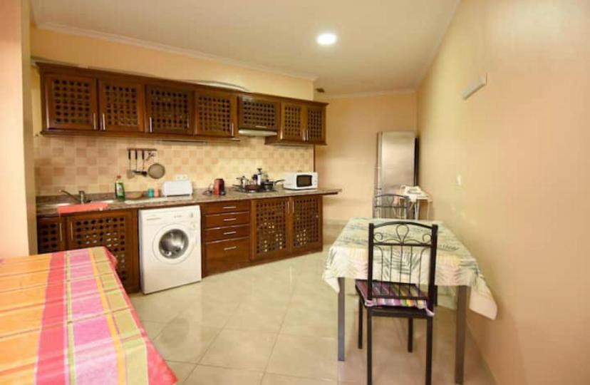 Appartement Elegant Et Climatise Au Centre Avec Terrasse - Proche Plage Et Attractions ! Tanger Exteriör bild