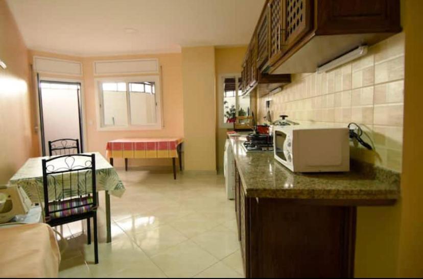 Appartement Elegant Et Climatise Au Centre Avec Terrasse - Proche Plage Et Attractions ! Tanger Exteriör bild