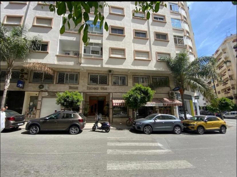 Appartement Elegant Et Climatise Au Centre Avec Terrasse - Proche Plage Et Attractions ! Tanger Exteriör bild