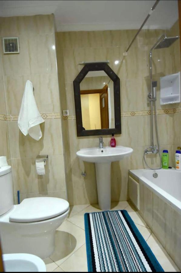 Appartement Elegant Et Climatise Au Centre Avec Terrasse - Proche Plage Et Attractions ! Tanger Exteriör bild