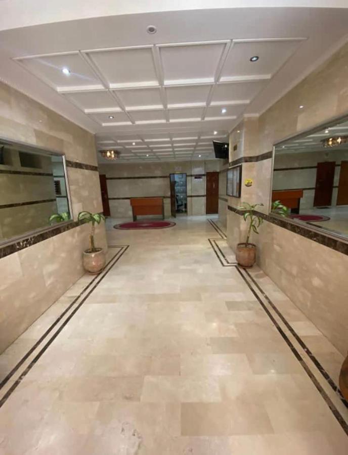 Appartement Elegant Et Climatise Au Centre Avec Terrasse - Proche Plage Et Attractions ! Tanger Exteriör bild