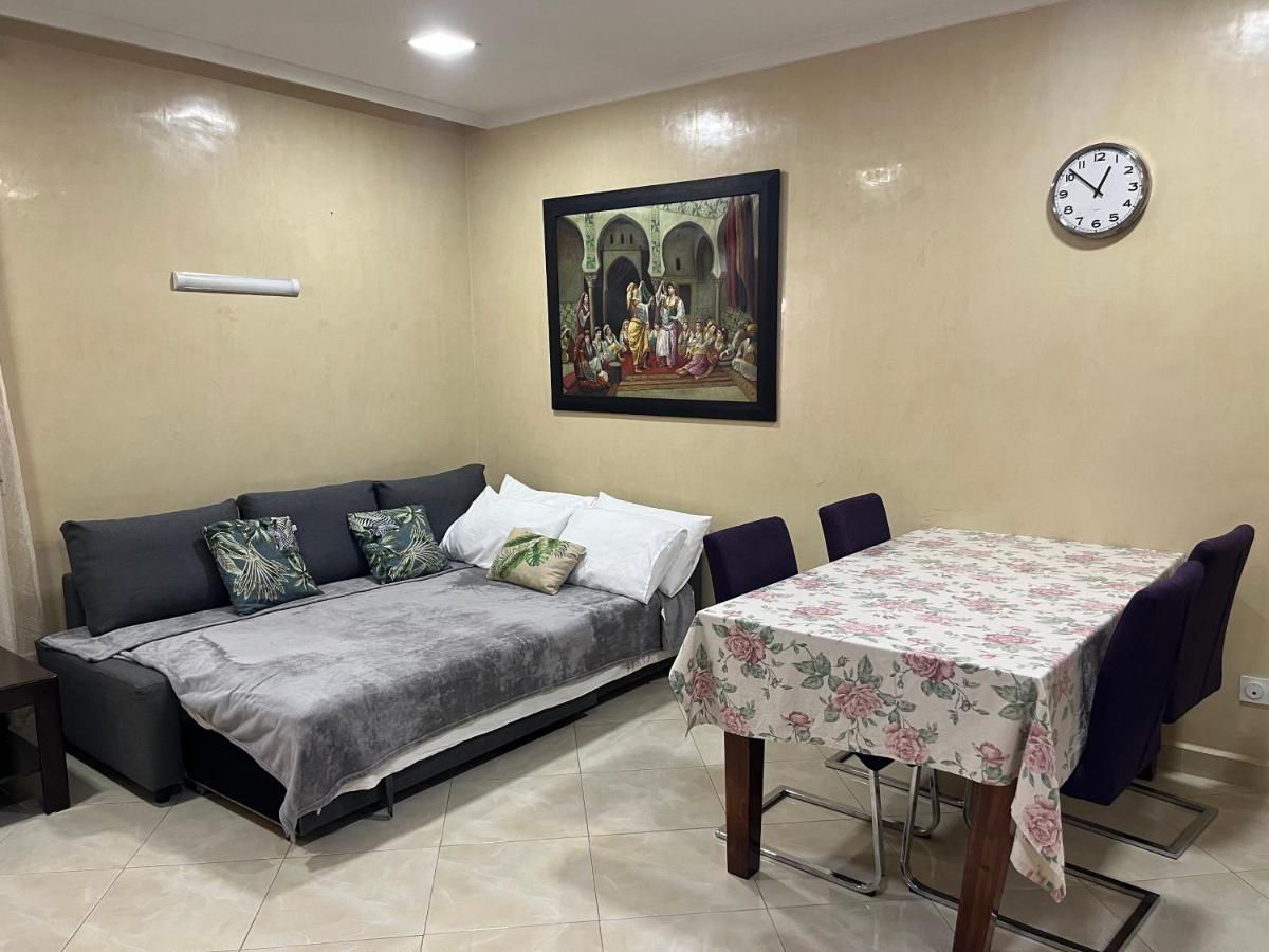 Appartement Elegant Et Climatise Au Centre Avec Terrasse - Proche Plage Et Attractions ! Tanger Exteriör bild